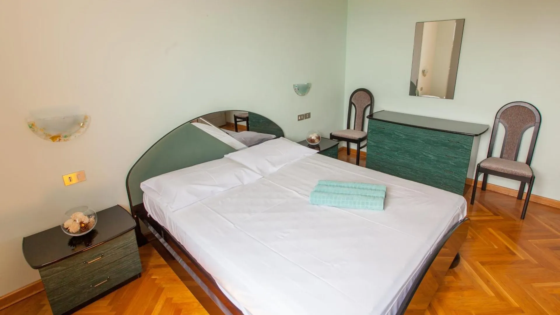 Apartments Villa Iva Ravni 0*,