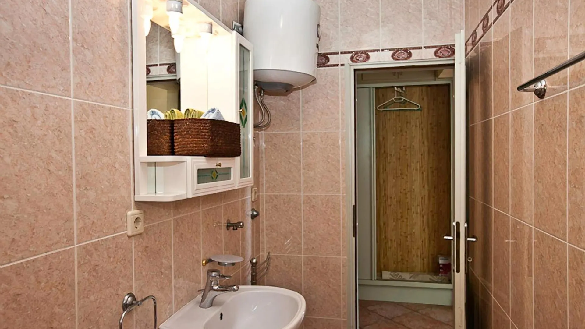 Apartments Villa Iva Ravni 0*,  Κροατία