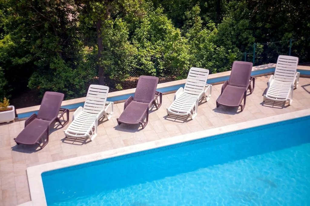 Apartments Villa Iva Ravni 0*,